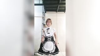 e gái cosplay hầu gái