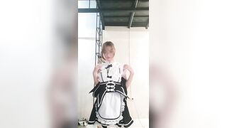 e gái cosplay hầu gái