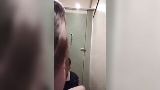 2 em học sinh cấp3  dẫn nhau vào nhà vệ sinh địt tê hết cả lồn