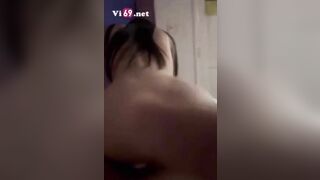 bé SV dáng ngon mông to ngồi nhấp cực điêu luyện