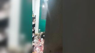 Quay lén bạn thân đưa gái về chịch trong phòng trọ chung, sau cùng cũng đc chịch cùng