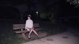 Cô gái thủ dâm nơi công cộng bị phát hiện bị đụ 2