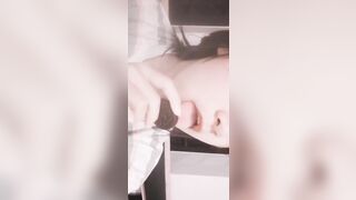 Nhật Vy 2k8 dáng ngon lồn hơi thâm thủ dâm chảy sữa