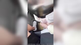 Gặp em gái dâm trên xe buýt được em nó sục caecj bú cu cho sướng hết cả cặc