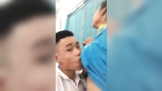 HS vú to dâm đãng ngồi cưỡi ngựa ngay trong lớp