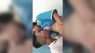 HS vú to dâm đãng ngồi cưỡi ngựa ngay trong lớp