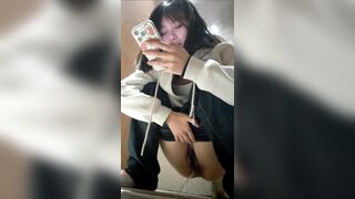 (seri) quay lén chị gái xinh đẹp dễ thương đi đái nhìn rất nứng