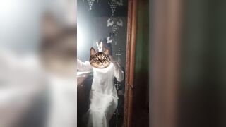 Em mới học về đã nứng