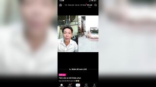Trả kèo  pk thà  chai nước vào mu