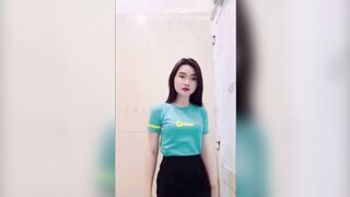 Địt em nhân viên bách hóa xanh mình dây sướng vl ra