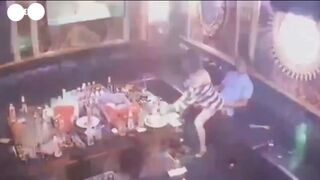 Chịch nhân viên karaoke hack camera