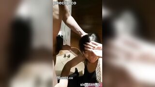 Gạ địt chị gái hàng xóm ở thang máy vú lồn siêu dâm đãng chảy nước