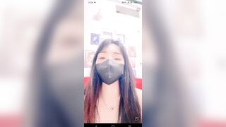 Em gái live móc lồn nc lênh láng