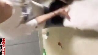 Bị đánh ghen em học sinh bị hấp dâm luôn nhét cả bàn tay vào lồn