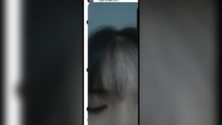 Em gái lộ hàng khi call