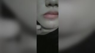 Em gái lộ hàng khi call
