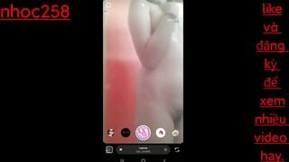 Em gái mới lớn đang đi tắm nứng lồn quá móc lồn thủ dâm cho bớt ngứa lồn