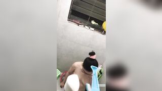 Quaylén e hàng xóm kính cận vú bự đi tắm phát hiện nguyên chùm lông lồn xém bị e thấy