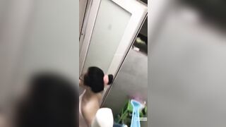 Quaylén e hàng xóm kính cận vú bự đi tắm phát hiện nguyên chùm lông lồn xém bị e thấy
