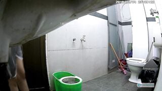 Đặt camera quay lén trong nhà vệ sinh quay lén mấy e sinh viên đi tắm