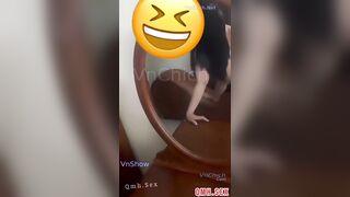 Em sinh viên cuồng dâm gác chân xoè bướm đứng tư thế dâm dục vểnh lồn cho anh địt khẩ
