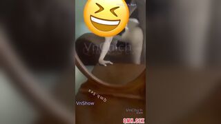 Em sinh viên cuồng dâm gác chân xoè bướm đứng tư thế dâm dục vểnh lồn cho anh địt khẩ