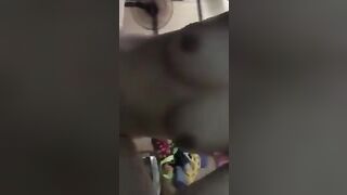 Địt con bạn thân thích cưỡi cặc vú to rên la kích thích