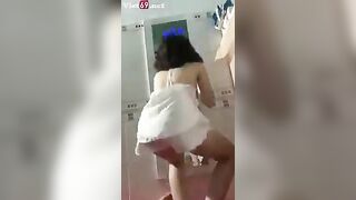 Vào phòng con bạn thân ở nhờ cho nó bú cặc ngịch cái lồn nhiều nước dâm đãng