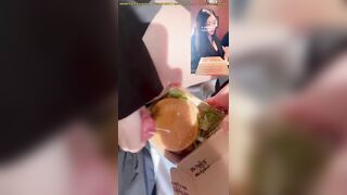 Đi ăn quán sục cặc bắn tinh vào bành mì rồi ăn dâm đãng kích thích