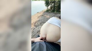 Bú cặc cho người lạ bắn tinh đầy mồm dâm đãng ngoài đường