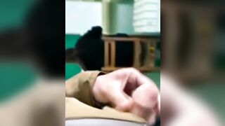 Lén xuất đầy áo gái lạ ở trường đại học