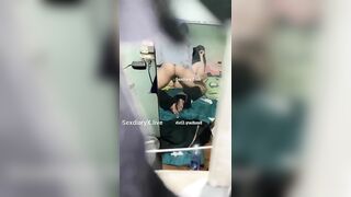 Vợ rủ phi công về cho chồng nhìn trộm