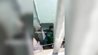 Vợ Chơi shipper Grab cho chồng nhìn trộm 2
