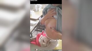 Giáo viên lộ clip khoe vú trong lớp học