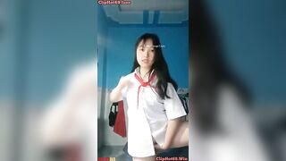 Em học sinh mới lớn khoe hàng thủ dâm kích thích dâm đãng