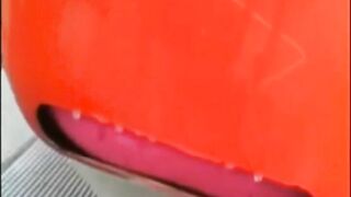 Xuất lên những cô gái lạ trên đường phố