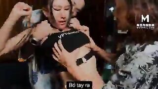 Thanh niên báo thù dân bạn hấp dâm tập thể 2 em gái giang hồ vú to lồn ngon