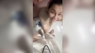 Chị dâu thịch sờ cặc em chồng , lén chồng không ở nhà vào phòng gạ địt chị luôn
