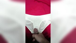 Thủ dâm với quần lót bé học sinh lớp 10