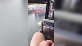 Sục cặc cho thằng bạn trên xe buýt bắn tinh dâm đãng hàng ngon