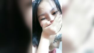Mấy em rau mới lớn khoe hàng kiếm tiền đtj nhau dâm đãng trên live siêu dâm