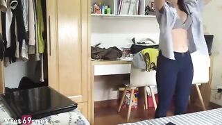 Em Mình Dây Vú Khủng Thay Đồ Đi Học