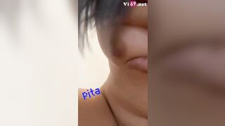 Trưa nắng rủ em đi chơi em còn mặc nguyên bộ đồ ngủ làm 2 nháy – Checker Pita