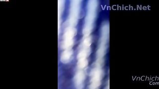 FulClip sex em học sinh cấp 3 bú cu trong toilet chưa đã dẫn người yêu về phòng chịch