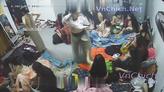 Bật Mí Sự Thật Bên Trong Phòng Thay Đồ Của Các Em Đào Trong Quán Karaoke