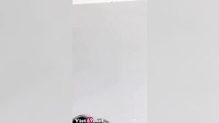 Em sinh viên cưỡi ngựa nhấp cực mạnh