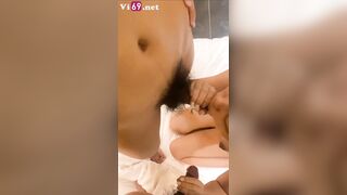 Mình em phải mút 2 cây mới đủ thỏa mãn 2