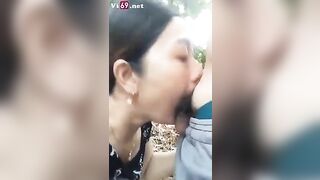 Mẹ vợ với con rể ra vườn bú cu ngoài vườn