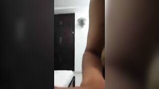 Vừa chơi đồ vừa địt nhau xả đồ luôn em rau vú to lồn ngon siêu dâm