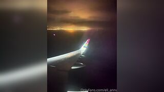 Lén lút show dâm trên máy bay